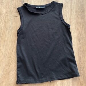 Black workout tee